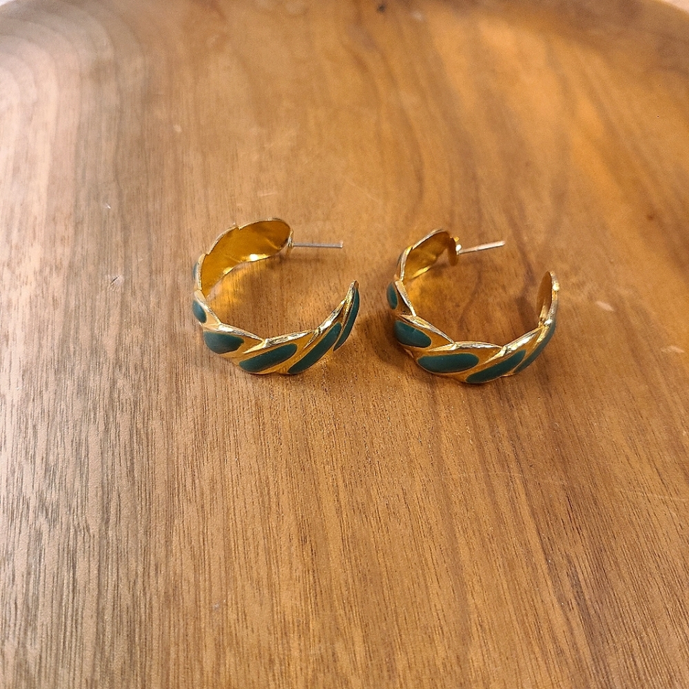 💜2 for 20$Vintage 80s to 90s Gold & Green Colored Metal Open Hoop Earrings